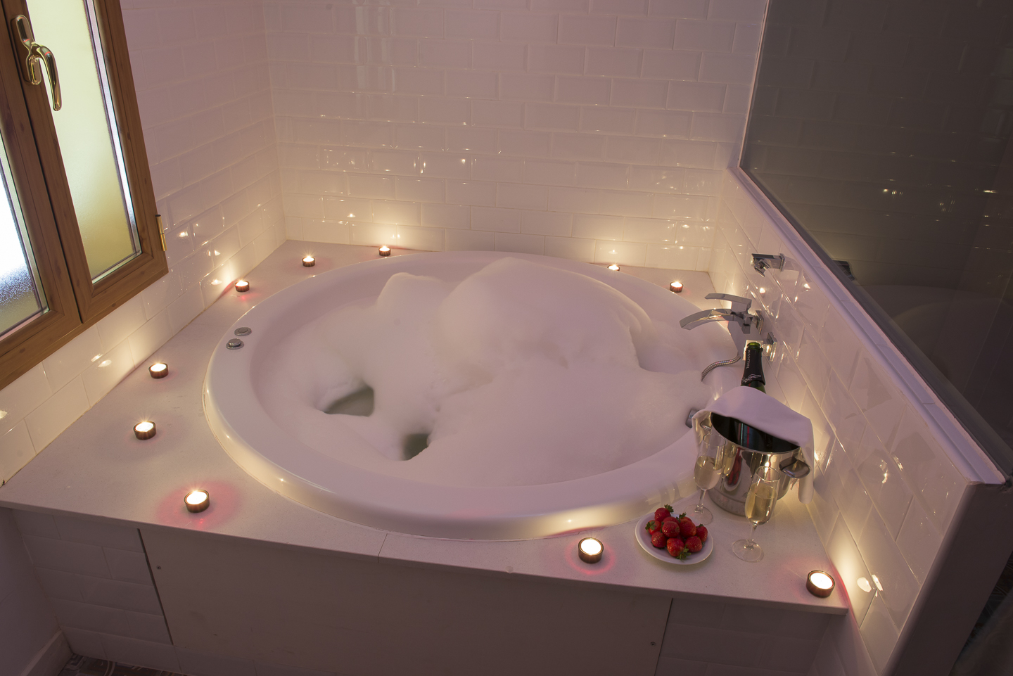 Suite with jacuzzi El Deseo en Hotel Rural La Viña
