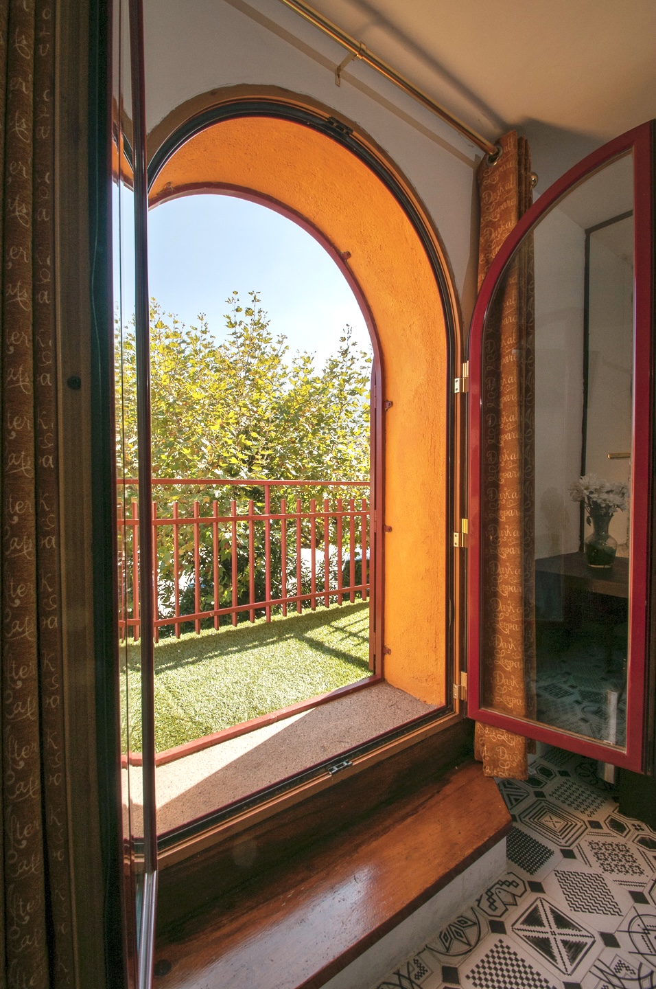 Balcón de Suite La Alcoba de la Reina con vistas al jardín