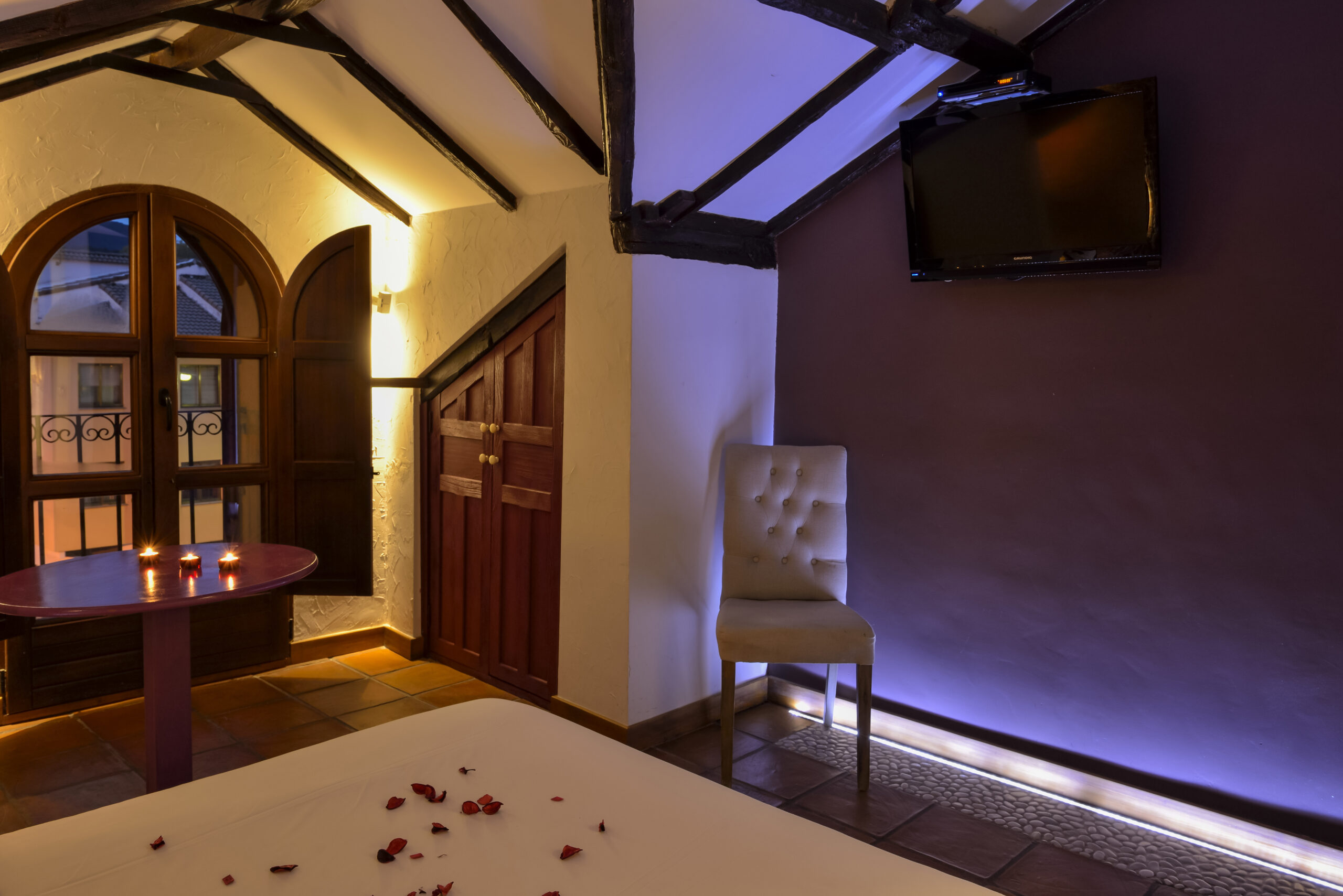 Detalle de iluminación LED en Suite El Torreón