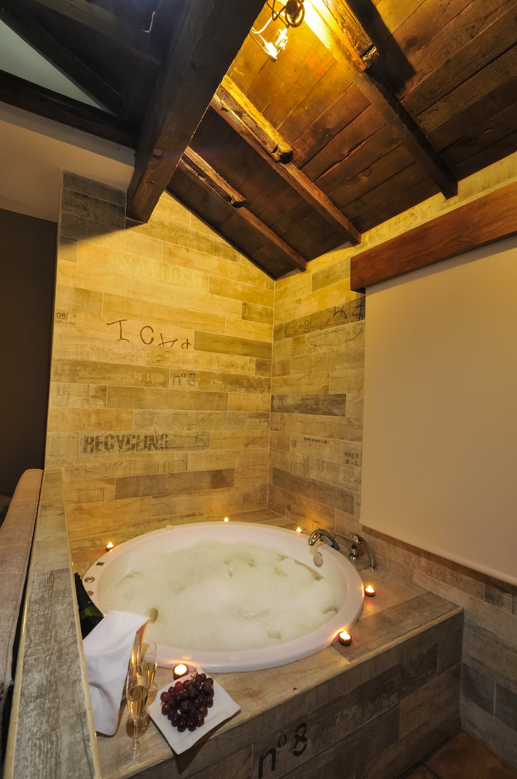 Jacuzzi privado en Suite El Descanso del Hotel Rural La Viña