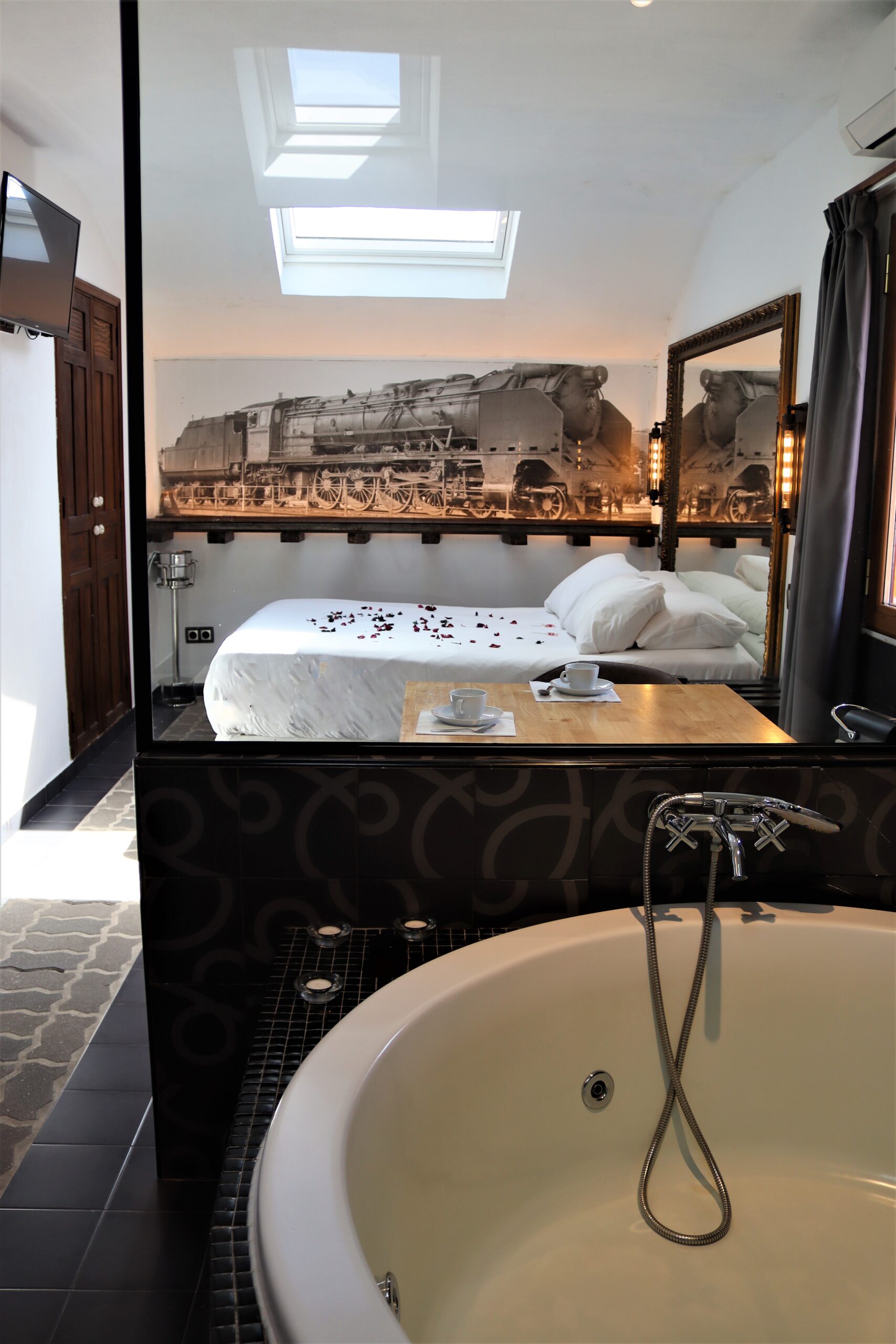 Suite with jacuzzi El Apeadero en Hotel Rural La Viña
